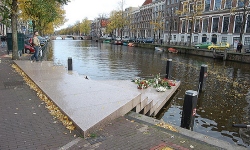 homomonument homomunument